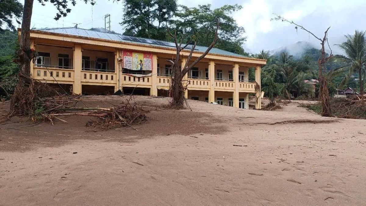 Trường Phổ thông Dân tộc bán trú Tiểu học Mỹ Lý 2 ngập trong bùn đất sau lũ quét ngày 22/7. Ảnh: Trần Hà.