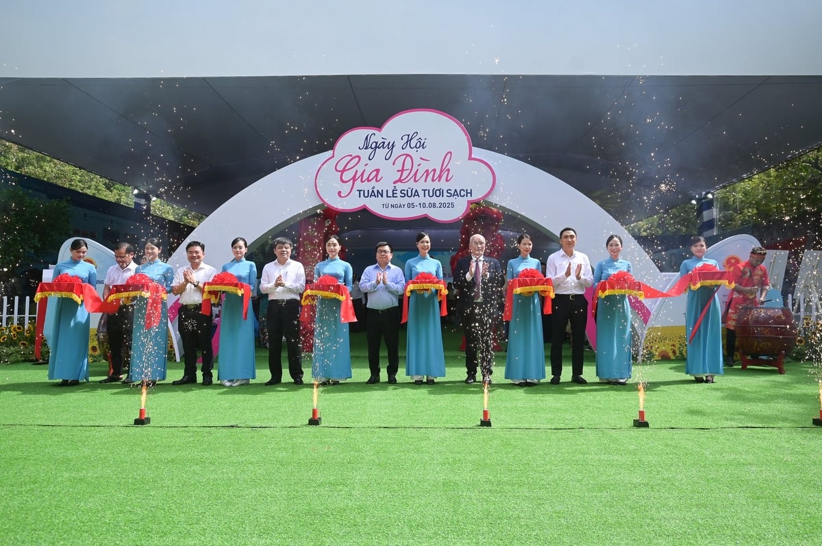 'Tuần lễ sữa tươi' với nhiều không gian dành cho người tiêu dùng được khai trương tại Hà Nội sáng 5/8. Ảnh: Tùng Đinh. 'Tuần lễ sữa tươi' với nhiều không gian dành cho người tiêu dùng được khai trương tại Hà Nội sáng 5/8. Ảnh: Tùng Đinh.