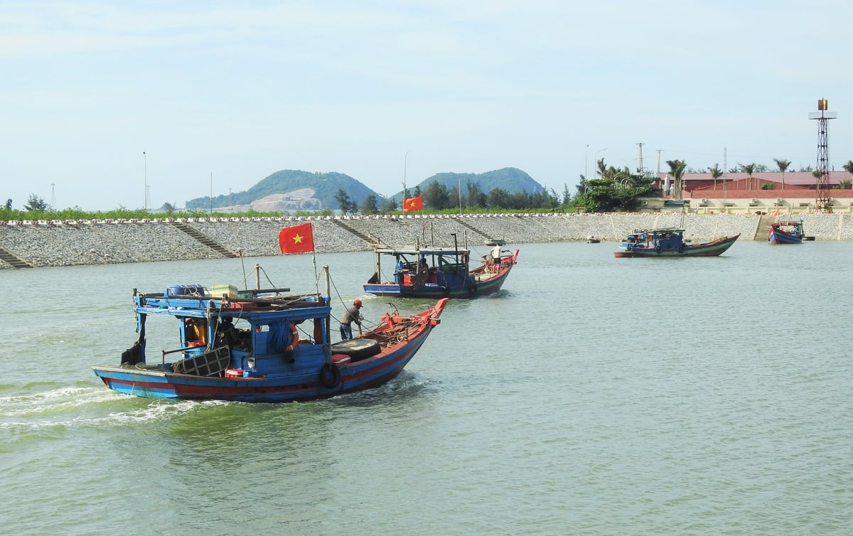 Do thiết bị VMS đắt đỏ nên ngư dân cần có 'trợ lực'. Ảnh: Thanh Nga. Do thiết bị VMS đắt đỏ nên ngư dân cần có 'trợ lực'. Ảnh: Thanh Nga.