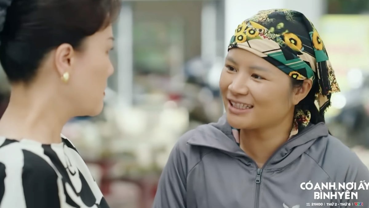 Chị Thắm muốn nhờ bà Nga giữ hộ nghèo để nhận phúc lợi. Ảnh CMH Chị Thắm muốn nhờ bà Nga giữ hộ nghèo để nhận phúc lợi. Ảnh CMH