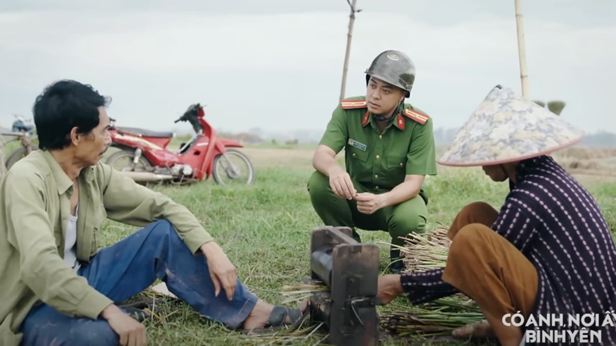 Người dân chia sẻ về tình trạng ô nhiễm môi trường ở xã cho Huy biết. Ảnh CMH Người dân chia sẻ về tình trạng ô nhiễm môi trường ở xã cho Huy biết. Ảnh CMH