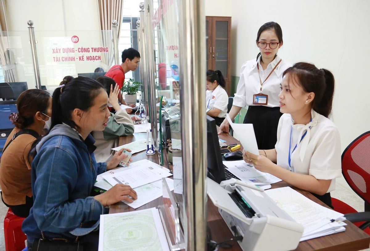 Sở Nông nghiệp và Môi trường có 5 cán bộ được biệt phái về xã hỗ trợ về lĩnh vực đất đai, thủ tục hành chính. Ảnh: Thanh Ngà. Sở Nông nghiệp và Môi trường có 5 cán bộ được biệt phái về xã hỗ trợ về lĩnh vực đất đai, thủ tục hành chính. Ảnh: Thanh Ngà.