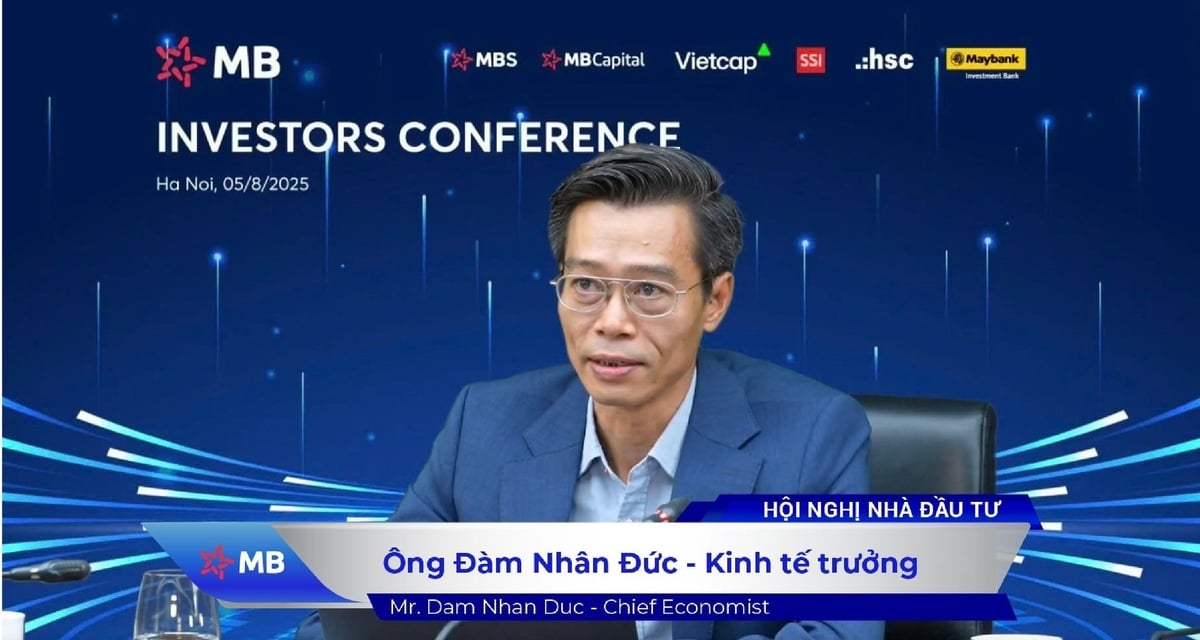  Ông Đàm Nhân Đức, Kinh tế trưởng MB phát biểu tại hội nghị. Ảnh: MB.