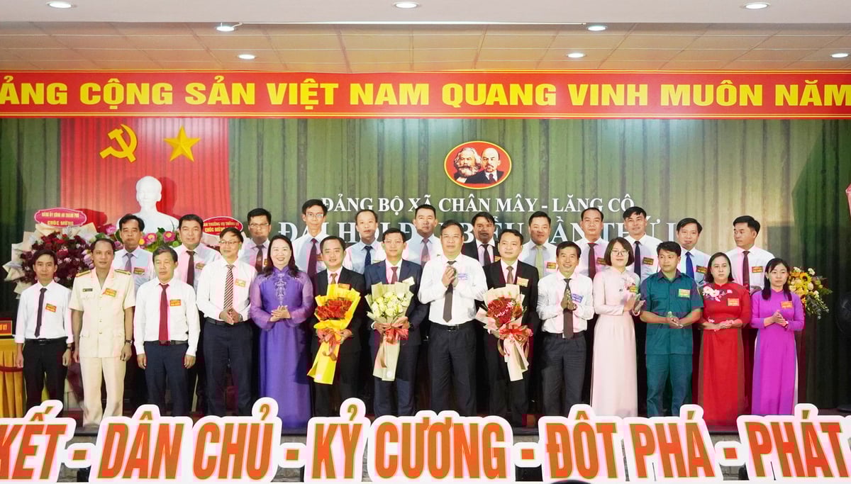Ra mắt Ban Chấp hành Đảng bộ xã mới với 23 thành viên. Đồng chí Lưu Đức Hoàn, Thành uỷ viên được chỉ định giữ chức vụ Bí thư Đảng ủy xã Chân Mây - Lăng Cô nhiệm kỳ 2025 – 2030. Ảnh: Văn Dinh. Ra mắt Ban Chấp hành Đảng bộ xã mới với 23 thành viên. Đồng chí Lưu Đức Hoàn, Thành uỷ viên được chỉ định giữ chức vụ Bí thư Đảng ủy xã Chân Mây - Lăng Cô nhiệm kỳ 2025 – 2030. Ảnh: Văn Dinh.
