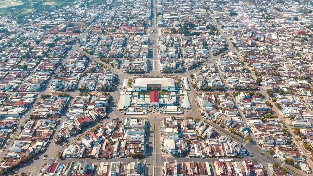 Chợ Long Hoa - biểu tượng phồn vinh, chứa đựng nhiều yếu tố lịch sử, văn hóa đặc sắc và đang là trung tâm thương mại phát triển. Ảnh: CTV. Chợ Long Hoa - biểu tượng phồn vinh, chứa đựng nhiều yếu tố lịch sử, văn hóa đặc sắc và đang là trung tâm thương mại phát triển. Ảnh: CTV.