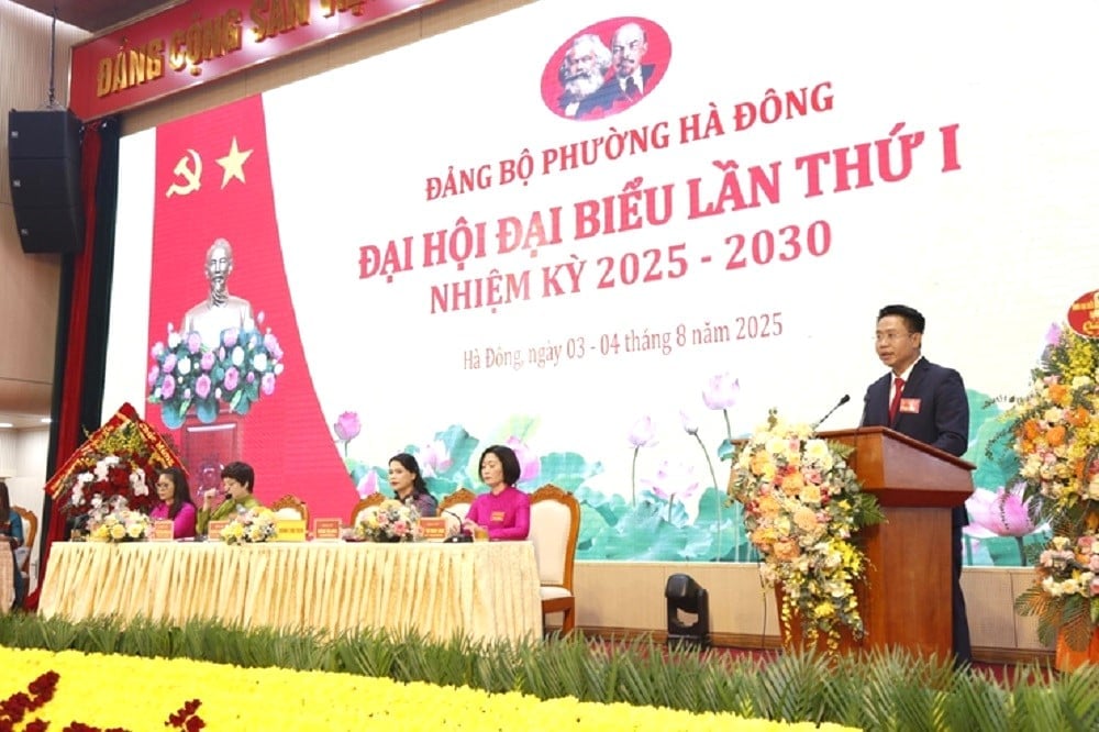 Bí thư Đảng ủy, Chủ tịch HĐND phường Hà Đông Nguyễn Thanh Xuân phát biểu khai mạc Đại hội. Ảnh: Thu Hằng.