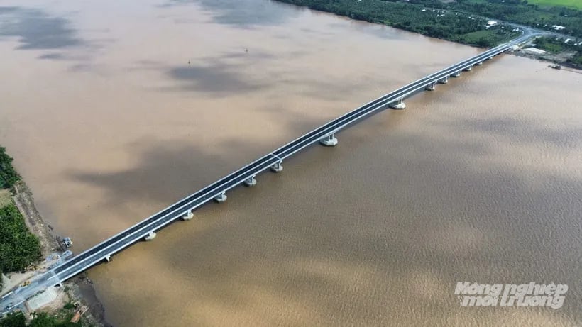 Cầu Đại Ngãi tạm dừng lưu thông để hoàn thiện kỹ thuật, chuẩn bị thông xe, đảm bảo an toàn công trình và đáp ứng yêu cầu khai thác theo quy định. Ảnh: Văn Vũ. Cầu Đại Ngãi tạm dừng lưu thông để hoàn thiện kỹ thuật, chuẩn bị thông xe, đảm bảo an toàn công trình và đáp ứng yêu cầu khai thác theo quy định. Ảnh: Văn Vũ.