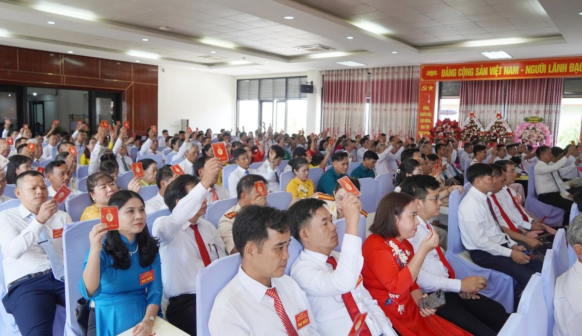 Toàn xã Chân Mây - Lăng Cô có 46 tổ chức đảng trực thuộc, với 811 đảng viên. Ảnh: Văn Dinh. Toàn xã Chân Mây - Lăng Cô có 46 tổ chức đảng trực thuộc, với 811 đảng viên. Ảnh: Văn Dinh.