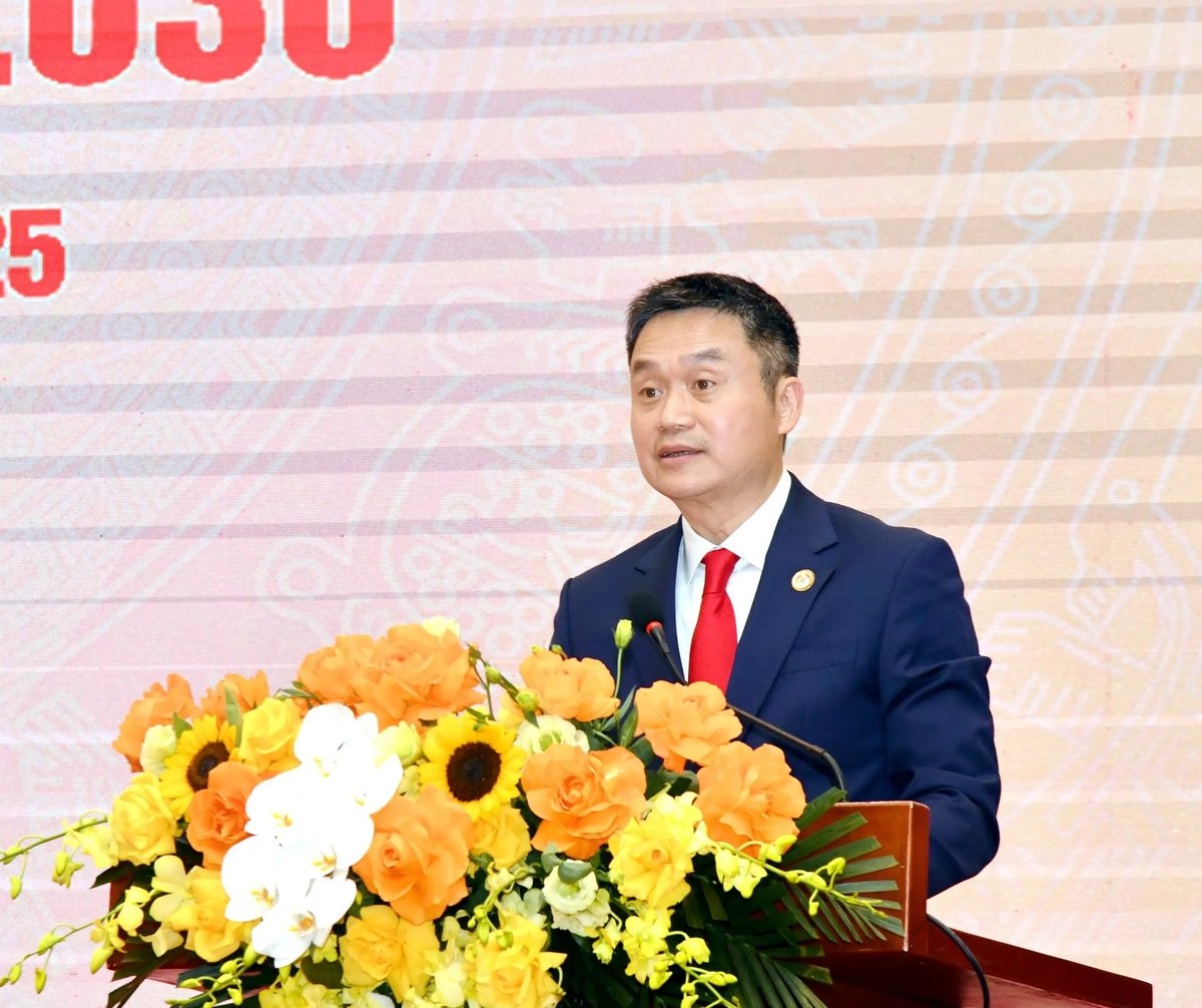 Đồng chí Phạm Văn Thanh, Ủy viên BCH Đảng bộ Chính phủ, Bí thư Đảng ủy, Chủ tịch HĐQT Tập đoàn Xăng dầu Việt Nam phát biểu khai mạc Đại hội Đại hội đại biểu lần thứ V, nhiệm kỳ 2025 - 2030 diễn ra sáng 1/8/2025. Ảnh: Petrolimex.
