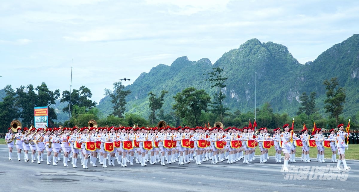Khối nữ quân nhạc tại Trung tâm Huấn luyện Quân sự Quốc gia 4 (Miếu Môn, Hà Nội) trong buổi tổng duyệt diễu binh, diễu hành ngày 5/8. Ảnh: Khương Trung. Khối nữ quân nhạc tại Trung tâm Huấn luyện Quân sự Quốc gia 4 (Miếu Môn, Hà Nội) trong buổi tổng duyệt diễu binh, diễu hành ngày 5/8. Ảnh: Khương Trung.