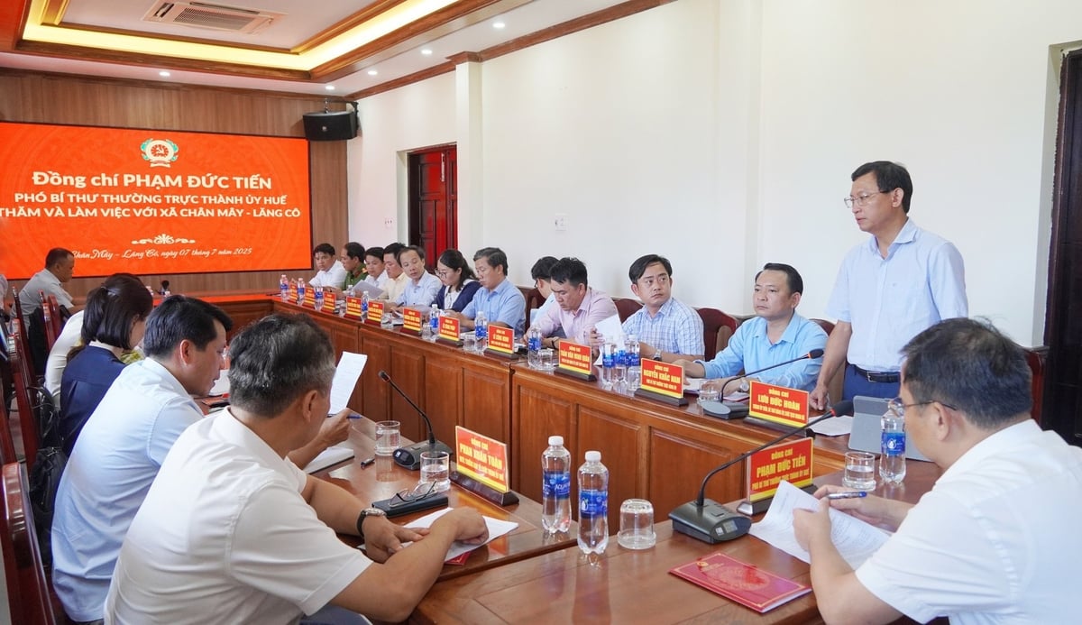 TP Huế đang lên kế hoạch thi sát hạch công chức cấp xã, làm cơ sở để sắp xếp, bố trí lại đội ngũ. Đồng thời sẽ sát hạch tuyển dụng sinh viên giỏi, xuất sắc để bố trí vào các địa phương tùy tình hình thực tế. Ảnh: Văn Dinh. TP Huế đang lên kế hoạch thi sát hạch công chức cấp xã, làm cơ sở để sắp xếp, bố trí lại đội ngũ. Đồng thời sẽ sát hạch tuyển dụng sinh viên giỏi, xuất sắc để bố trí vào các địa phương tùy tình hình thực tế. Ảnh: Văn Dinh.