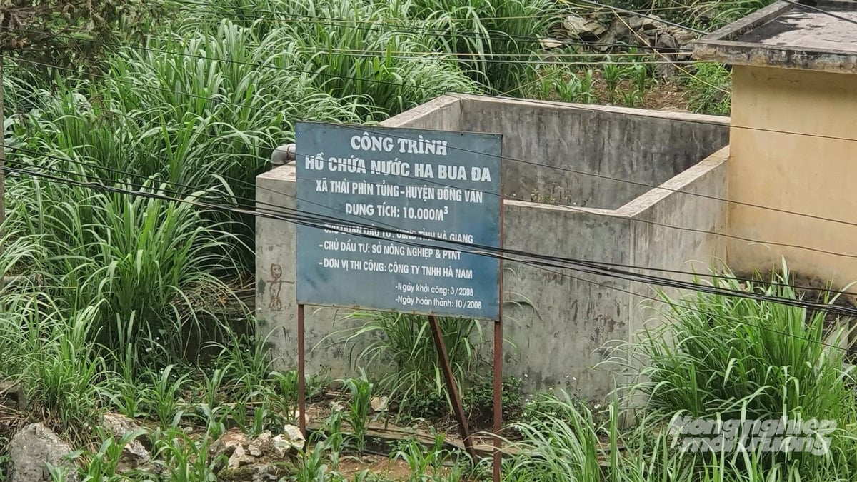 Một bể trữ nước mưa dung tích 10.000m3 được xây dựng từ tháng 3/2008, tại xã Thài Phìn Tủng. Một bể trữ nước mưa dung tích 10.000m3 được xây dựng từ tháng 3/2008, tại xã Thài Phìn Tủng.
