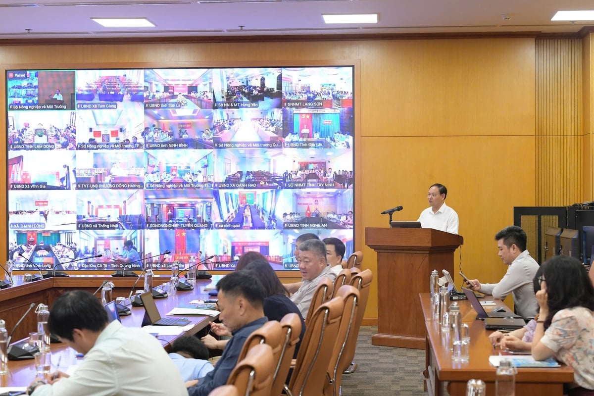 Hội nghị diễn ra theo hình thức trực tiếp và trực tuyến tại các điểm cầu của UBDN các tỉnh, thành phố trên cả nước, với sự tham gia của đại diện lãnh đạo UBND tỉnh, thành phố, các Sở ngành liên quan cùng cán bộ, công chức cấp xã, phường, đặc khu. Ảnh: Trường Giang. Hội nghị diễn ra theo hình thức trực tiếp và trực tuyến tại các điểm cầu của UBDN các tỉnh, thành phố trên cả nước, với sự tham gia của đại diện lãnh đạo UBND tỉnh, thành phố, các Sở ngành liên quan cùng cán bộ, công chức cấp xã, phường, đặc khu. Ảnh: Trường Giang.
