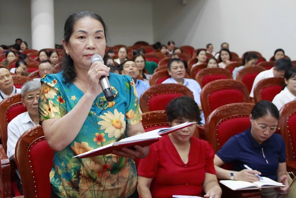 Tại Hội nghị tiếp xúc cử tri sau Kỳ họp thứ 11 HĐND tỉnh Sơn La khóa XV, cử tri phường Tô Hiệu đề nghị tỉnh quan tâm đẩy nhanh tiến độ các dự án hạ tầng trọng điểm trên địa bàn phường. Ảnh: Thủy Ngân. Tại Hội nghị tiếp xúc cử tri sau Kỳ họp thứ 11 HĐND tỉnh Sơn La khóa XV, cử tri phường Tô Hiệu đề nghị tỉnh quan tâm đẩy nhanh tiến độ các dự án hạ tầng trọng điểm trên địa bàn phường. Ảnh: Thủy Ngân.