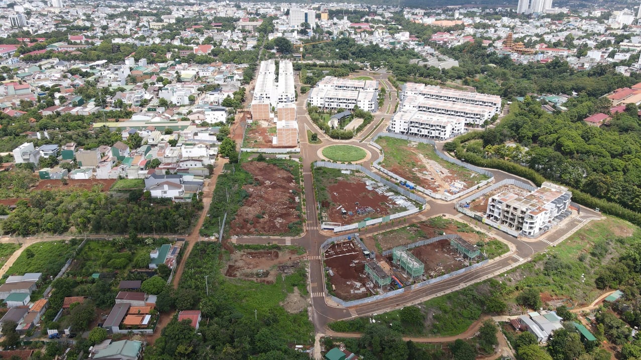 Chủ tịch UBND tỉnh Đắk Lắk giao các đơn vị, địa phương triển khai công tác lập điều chỉnh quy hoạch tỉnh và điều chỉnh kế hoạch thực hiện quy hoạch tỉnh. Ảnh: Tuấn Trần.