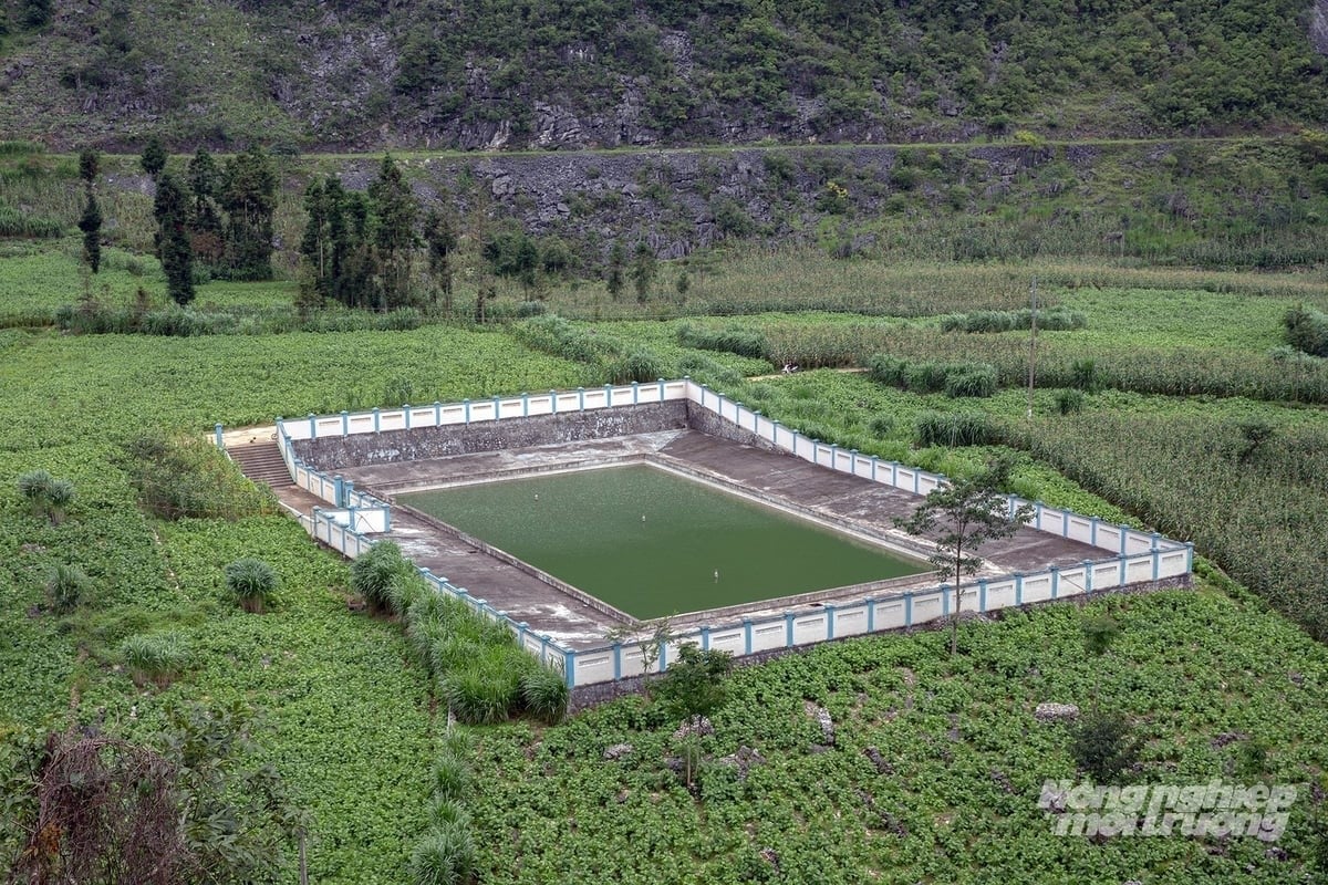 A hanging reservoir nestled in a picturesque valley of Sung La. Photo: Khuong Trung.