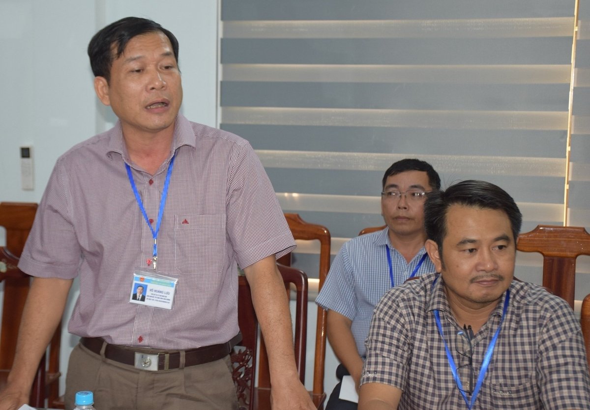 Ông Võ Hoàng Lưu, Phó Chủ tịch UBND xã kiêm Giám đốc Trung tâm hành chính công phường An Nhơn Bắc trình bày tại buổi làm việc. Ảnh: V.Đ.T. Ông Võ Hoàng Lưu, Phó Chủ tịch UBND xã kiêm Giám đốc Trung tâm hành chính công phường An Nhơn Bắc trình bày tại buổi làm việc. Ảnh: V.Đ.T.