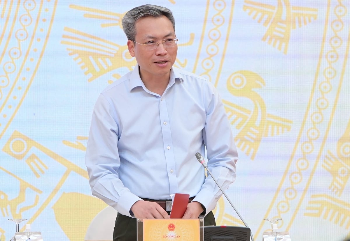 Thiếu tướng Nguyễn Quốc Toản, Chánh văn phòng, người phát ngôn Bộ Công an, trả lời báo chí chiều 7/8. Ảnh: Tùng Đinh.
