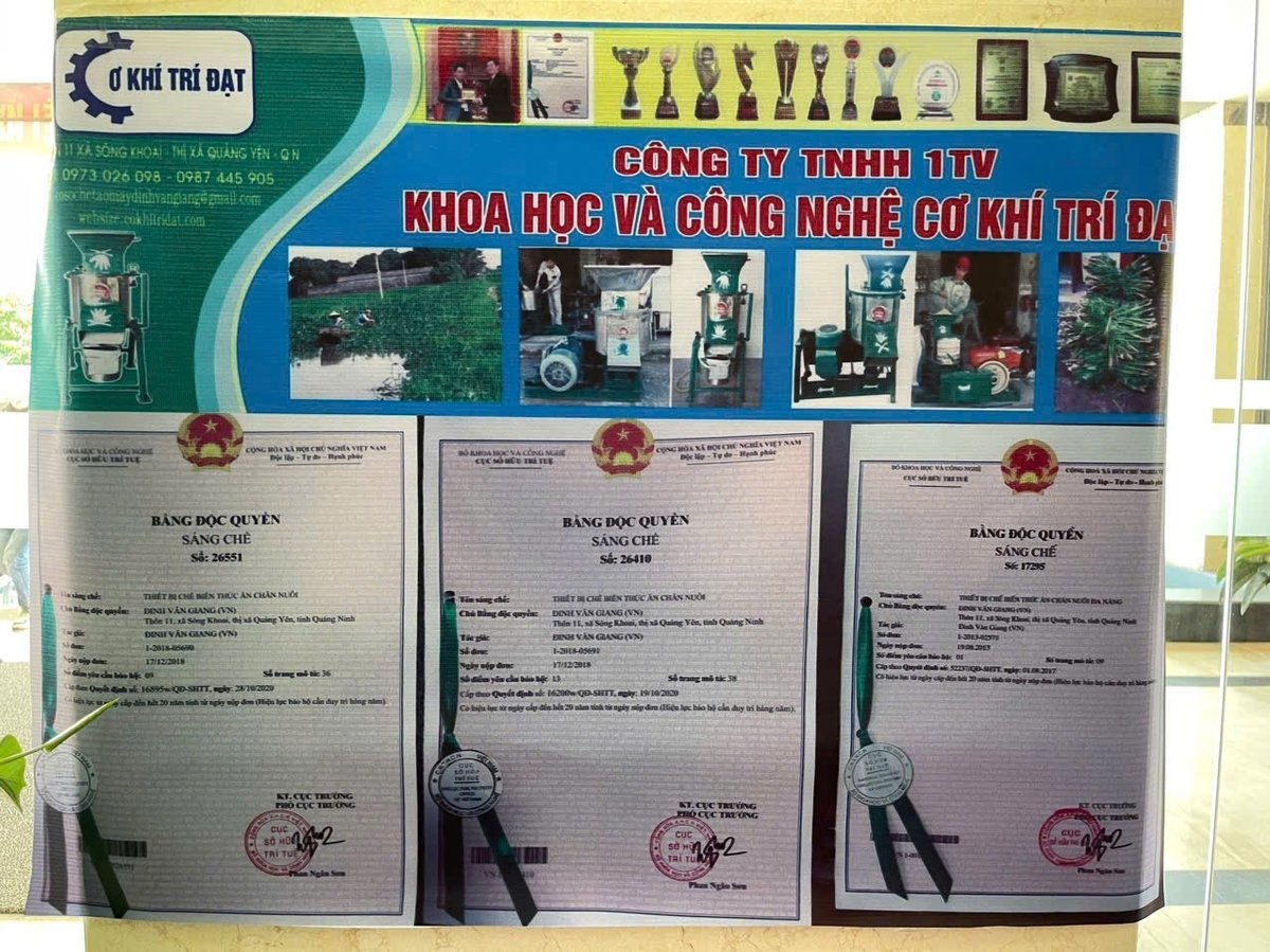 Ông Giang đã chế tạo hàng chục loại máy móc, phần lớn đã được cấp bằng độc quyền sáng chế. Ảnh: Nguyễn Thành.