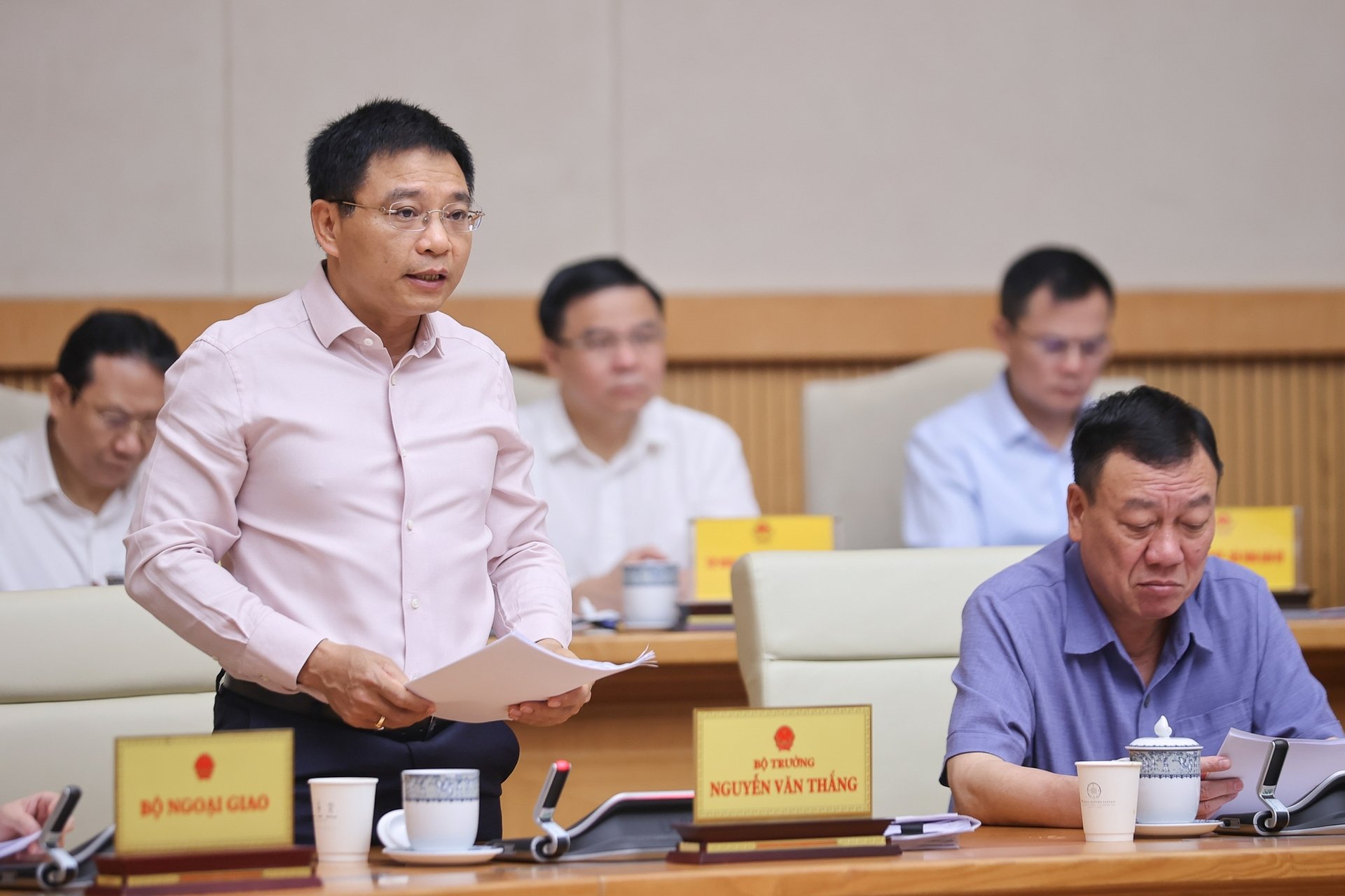 Bộ trưởng Bộ Tài chính Nguyễn Văn Thắng báo cáo tình hình kinh tế xã hội tháng 7 và 7 tháng qua. Ảnh VGP. Bộ trưởng Bộ Tài chính Nguyễn Văn Thắng báo cáo tình hình kinh tế xã hội tháng 7 và 7 tháng qua. Ảnh VGP.