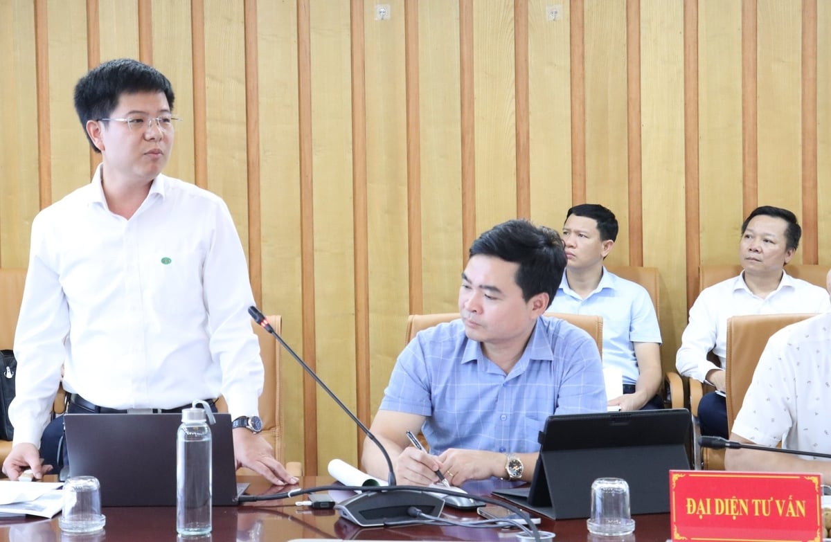 Ông Nguyễn Đăng Luật, Phó Trưởng phòng Địa chất, Công ty Cổ phần Tin học, Công nghệ, Môi trường - Vinacomin báo cáo tại cuộc họp. Ảnh: Mai Đan. Ông Nguyễn Đăng Luật, Phó Trưởng phòng Địa chất, Công ty Cổ phần Tin học, Công nghệ, Môi trường - Vinacomin báo cáo tại cuộc họp. Ảnh: Mai Đan.