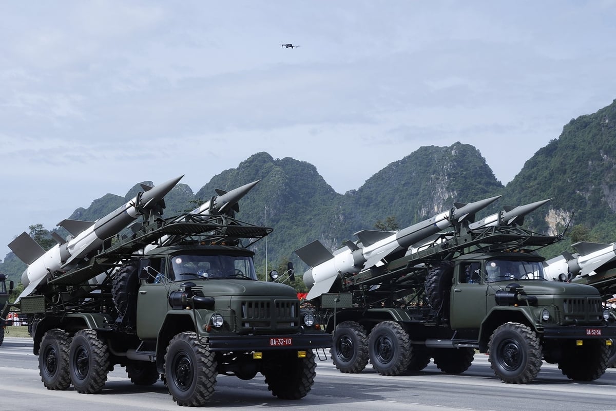Khí tài quân sự tham gia hợp luyện tại Miếu Môn. Ảnh: Khương Trung. Khí tài quân sự tham gia hợp luyện tại Miếu Môn. Ảnh: Khương Trung.