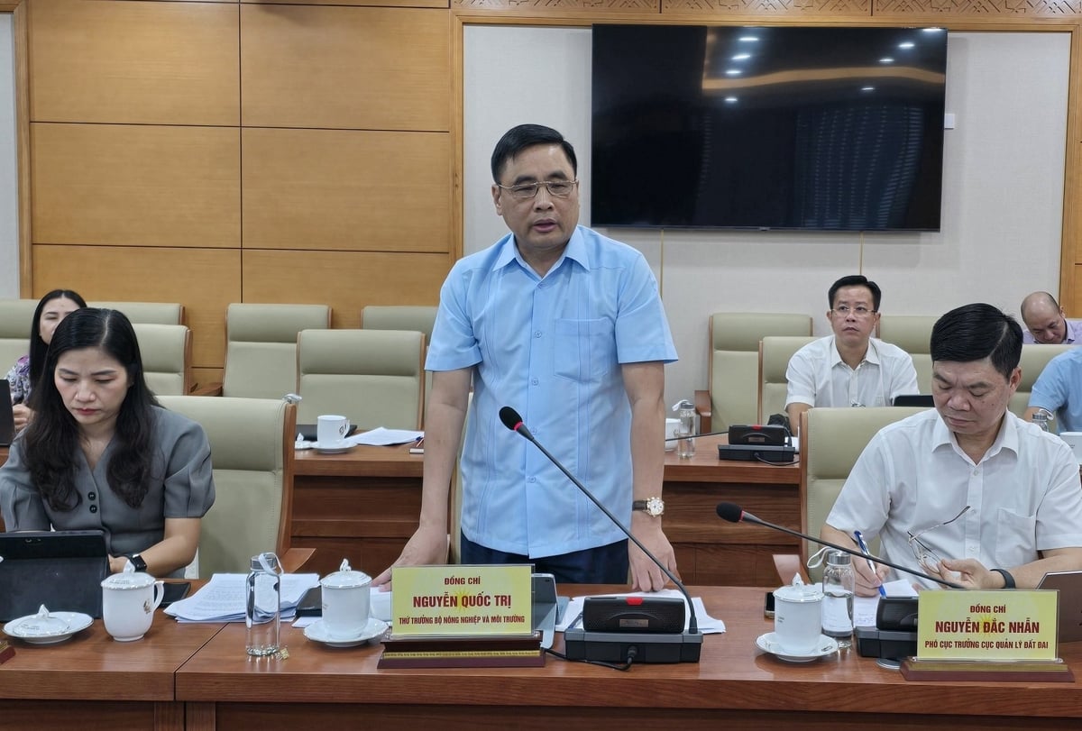 Thứ trưởng Nguyễn Quốc Trị cho biết, Bộ đang tham mưu sửa đổi một số bộ luật để gỡ những nút thắt lĩnh vực nông nghiệp và môi trường với mục tiêu phục vụ nhân dân được tốt nhất. Ảnh: Hoàng Nghĩa. Thứ trưởng Nguyễn Quốc Trị cho biết, Bộ đang tham mưu sửa đổi một số bộ luật để gỡ những nút thắt lĩnh vực nông nghiệp và môi trường với mục tiêu phục vụ nhân dân được tốt nhất. Ảnh: Hoàng Nghĩa.