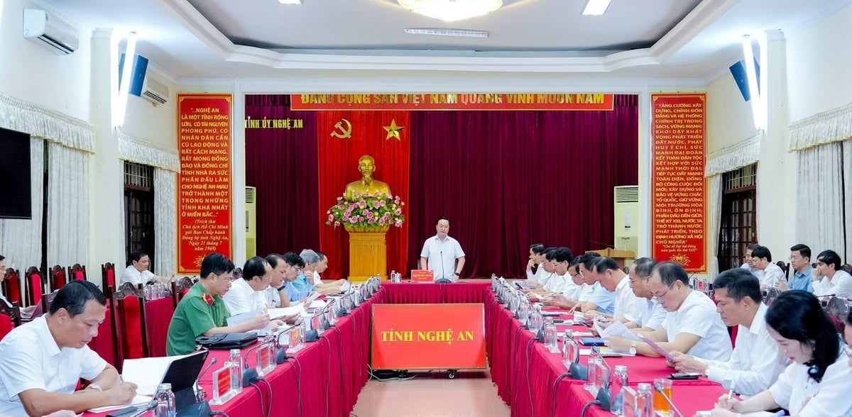 Ban Thường vụ Tỉnh ủy Nghệ An thống nhất hồ sơ chủ trương đầu tư dự án Đầu tư xây dựng đường bộ cao tốc Vinh - Thanh Thủy sáng 7/8/2025. Ảnh: Phạm Bằng.