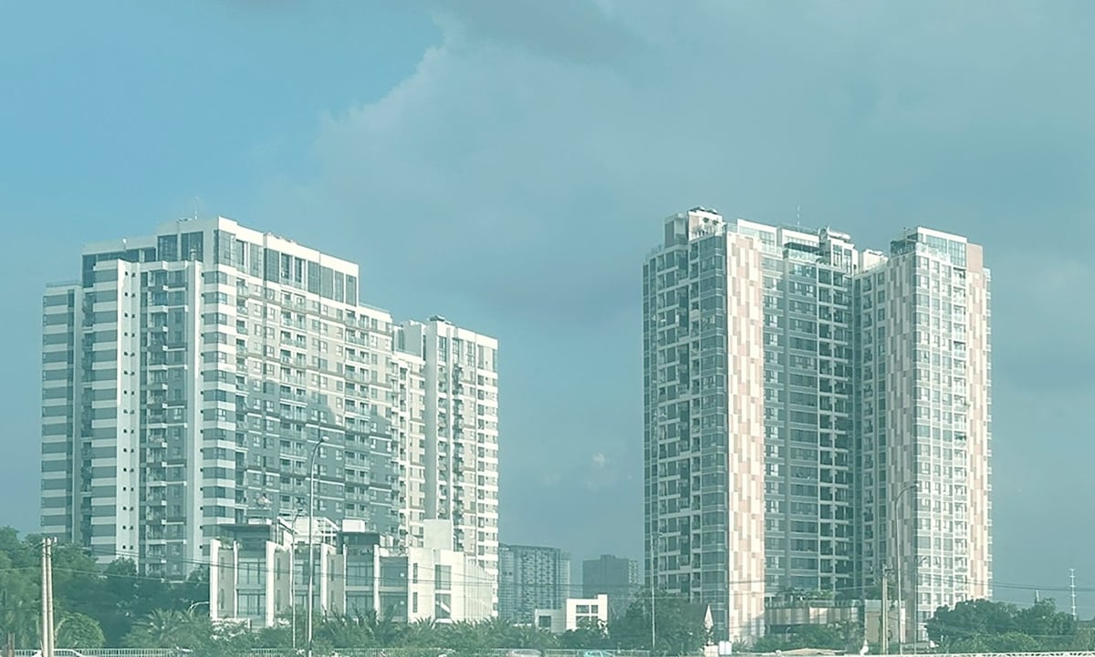 Sở Nông nghiệp và Môi trường TP.HCM gỡ vướng để cấp 'sổ hồng' cho người mua nhà tại dự án phát triển nhà ở thương mại có vướng mắc về việc thực hiện nghĩa vụ của chủ đầu tư về điều tiết nhà ở xã hội tại dự án. Ảnh: Tường Tú. Sở Nông nghiệp và Môi trường TP.HCM gỡ vướng để cấp 'sổ hồng' cho người mua nhà tại dự án phát triển nhà ở thương mại có vướng mắc về việc thực hiện nghĩa vụ của chủ đầu tư về điều tiết nhà ở xã hội tại dự án. Ảnh: Tường Tú.