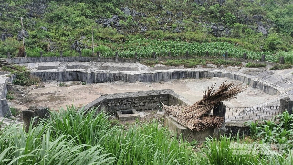 The first hanging reservoir built on the rocky plateau in May 2002 marked a breakthrough in easing water scarcity for upland communities. Photo: Kien Trung.
