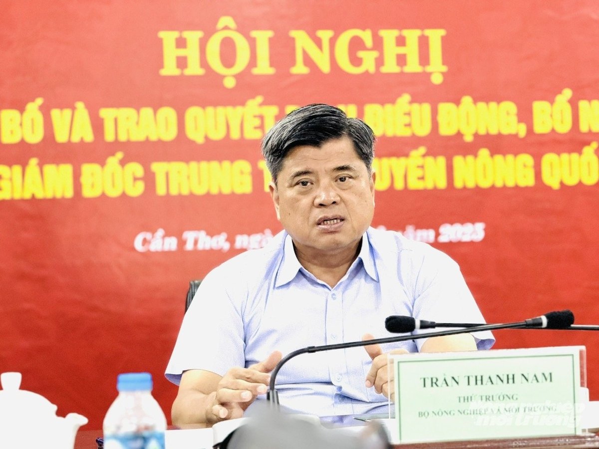 Thứ trưởng Bộ Nông nghiệp và Môi trường Trần Thanh Nam yêu cầu Trung tâm Khuyến nông Quốc gia sớm hoàn thiện các thủ tục pháp lý để thành lập Trung tâm Khuyến nông vùng ĐBSCL. Ảnh: Lê Hoàng Vũ.