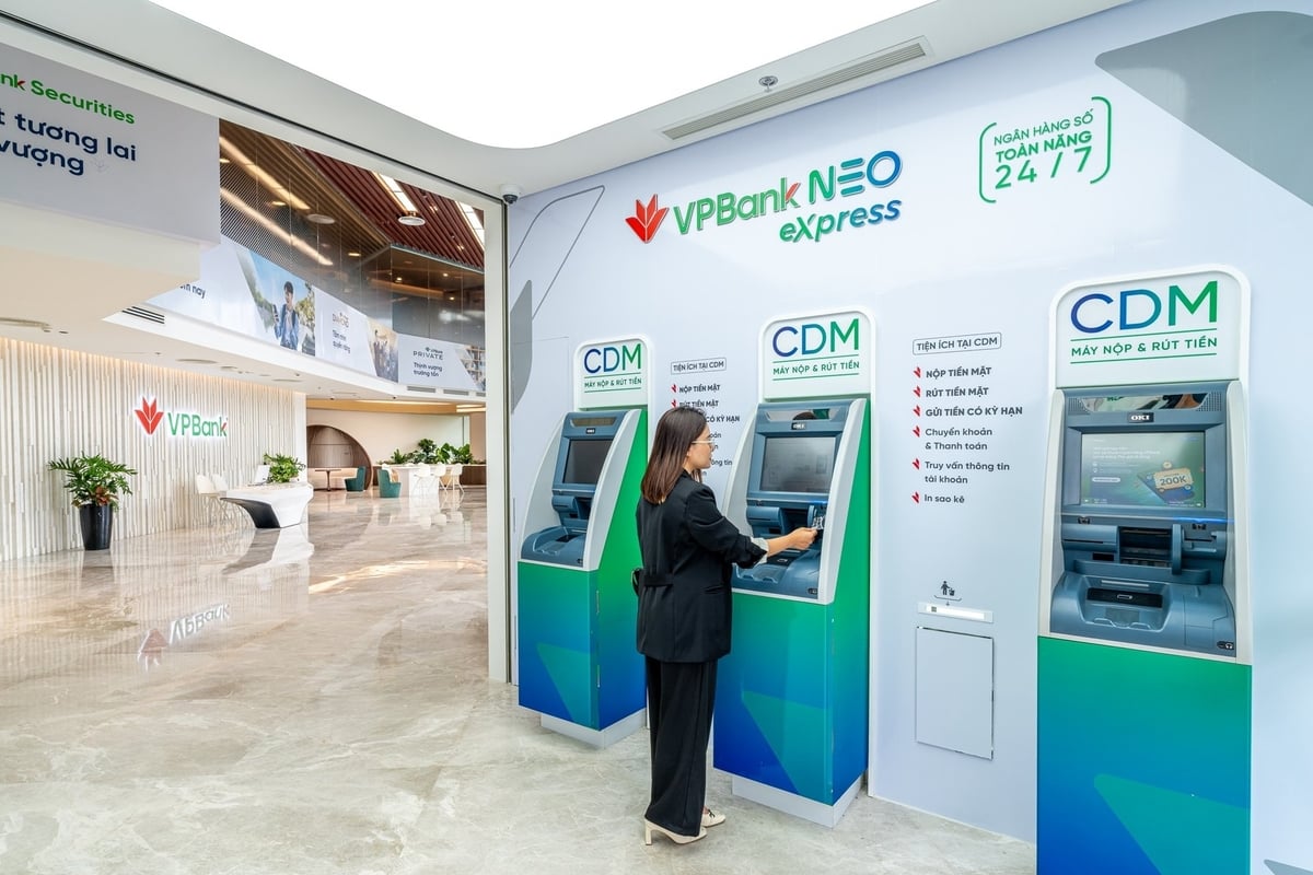 Khu vực giao dịch tự động với hệ thống máy móc hiện đại. Ảnh: VPBank.