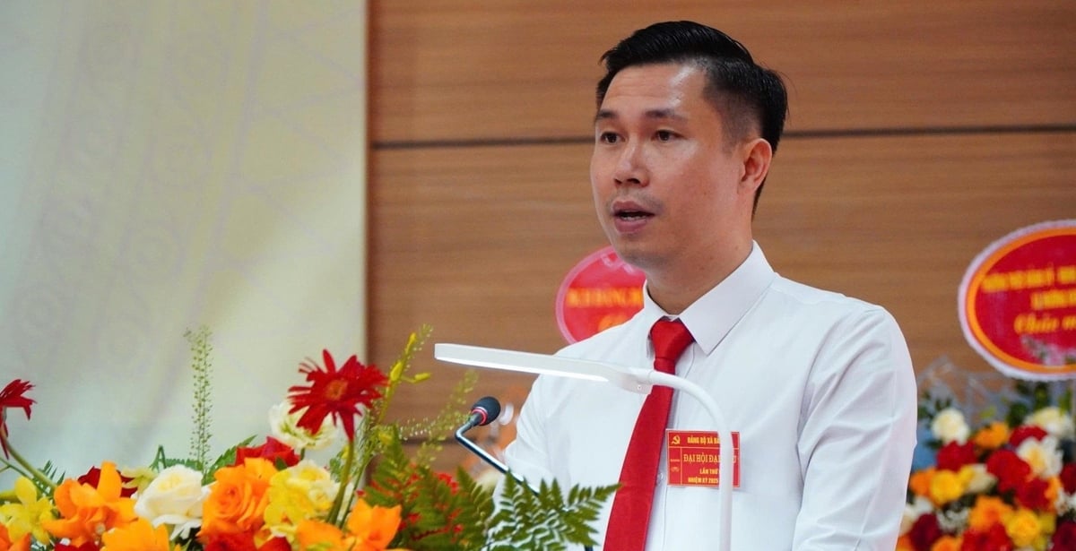 Đồng chí Nguyễn Trọng Huân, Bí thư đảng ủy xã Bản Lầu phát biểu tại đại hội. Ảnh: Hữu Huỳnh.