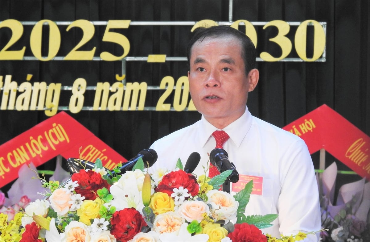 Bí thư Đảng ủy xã Trường Lưu Nguyễn Tiến Dũng phát biểu tại Đại hội. Ảnh: Thanh Nga.