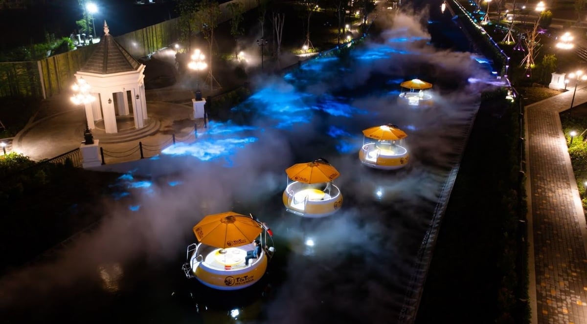 Dòng sông Ánh sáng tại Thành phố Thiên niên kỷ T&T City Millennia vừa được chính thức công nhận là Tuyến đường thủy trong khuôn viên Khu đô thị tích hợp hệ thống phun sương và công nghệ trình chiếu âm thanh, ánh sáng dài nhất. Ảnh: T&T Group.