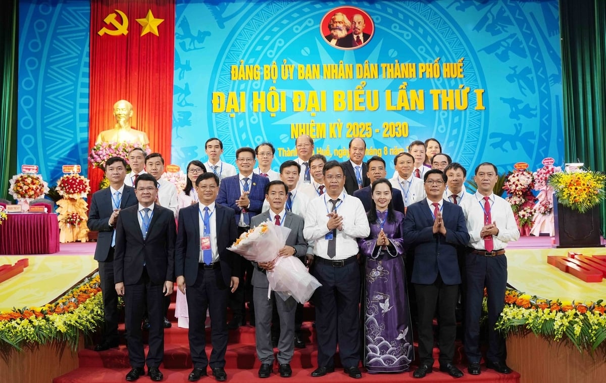TP Huế huy động, sử dụng hiệu quả mọi nguồn lực; đột phá phát triển kinh tế - xã hội, xây dựng Đảng bộ trong sạch, vững mạnh, góp phần xây dựng TP Huế phát triển nhanh, bền vững, giàu bản sắc văn hóa. Ảnh: V.D.