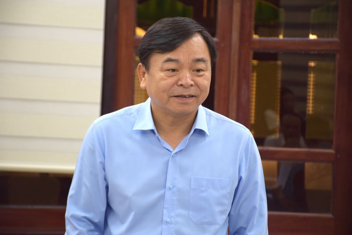 Thứ trưởng Nguyễn Hoàng Hiệp chia sẻ với lãnh đạo tỉnh Gia Lai về những khó khăn, vướng mắc trong vận hành chính quyền địa phương 2 cấp. Ảnh: V.Đ.T.