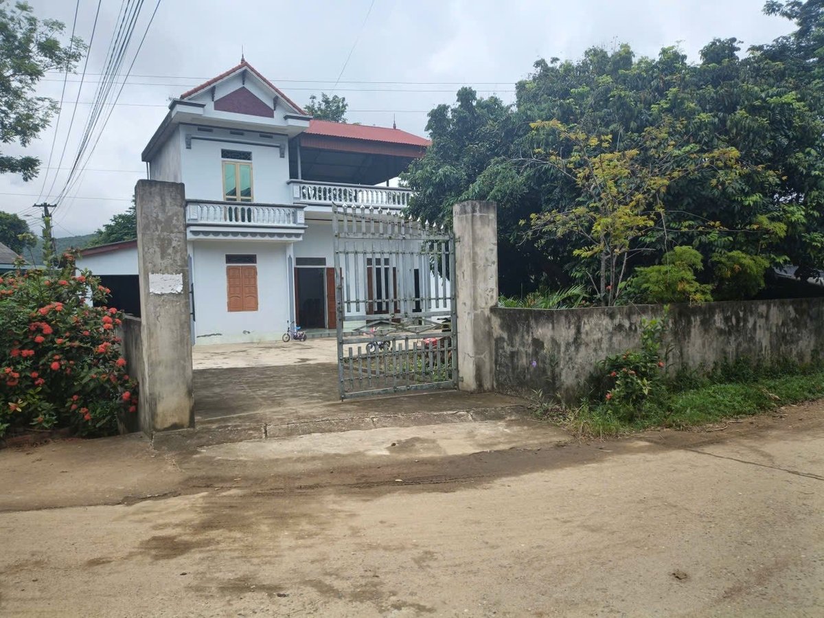 Việc chính quyền vào cuộc quyết liệt sẽ giúp người dân tránh khỏi những chi phí không đáng có trong việc thực hiện các thu tục đất đai. Ảnh: Tú Thành.