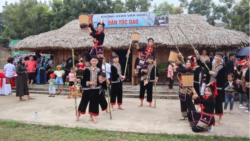 Nhiều hoạt động văn hóa, thể thao được tổ chức tại xã Than Uyên, tỉnh Lai Châu. Ảnh: Hoàng Châu. 
