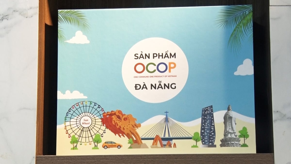 Bao bì nhận diện sản phẩm OCOP Đà Nẵng được thiết kế sinh động, tích hợp hình ảnh biểu tượng thành phố, nhằm tăng tính nhận diện thương hiệu và thu hút du khách. Ảnh: Phạm Huy.