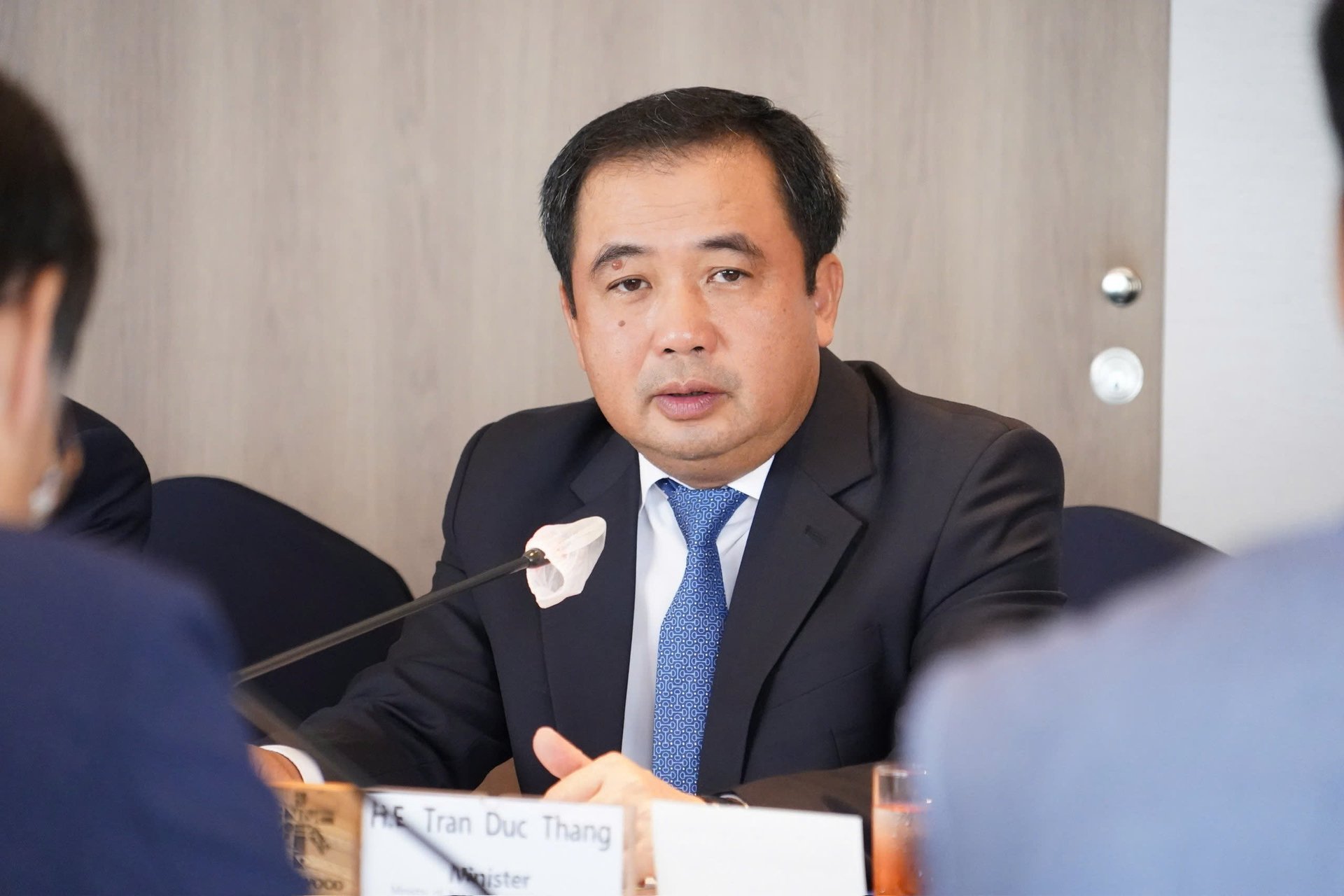 Quyền Bộ trưởng Bộ Nông nghiệp và Môi trường Việt Nam Trần Đức Thắng phát biểu tại buổi làm việc với Cơ quan Lâm nghiệp Hàn Quốc (KFS). Ảnh: Thanh Nguyễn.
