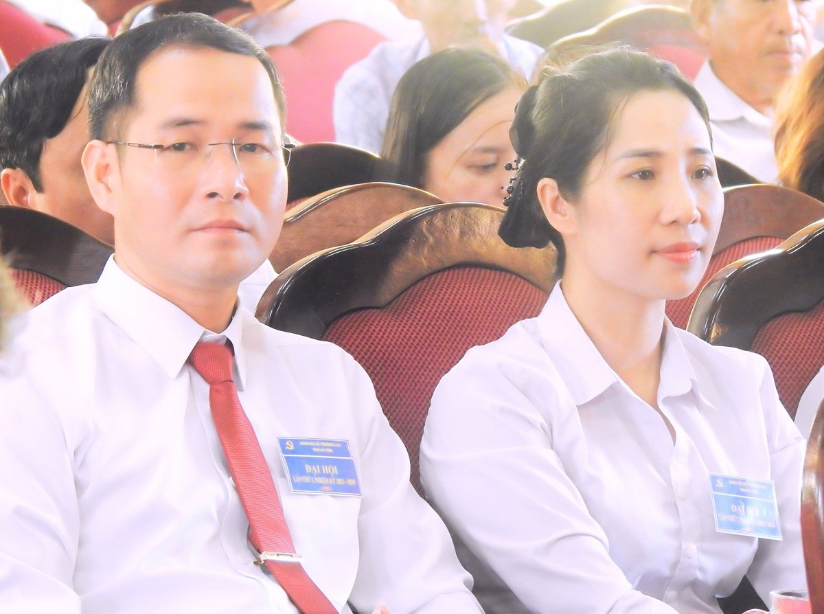 Những người con của xã Trường Lưu về dự Đại hội chăm chú lắng nghe các bài tham luận của đại biểu và kỳ vọng vùng đất này sẽ có nhiều đột phá cho phát triển trong thời gian tới. Ảnh: Thanh Nga