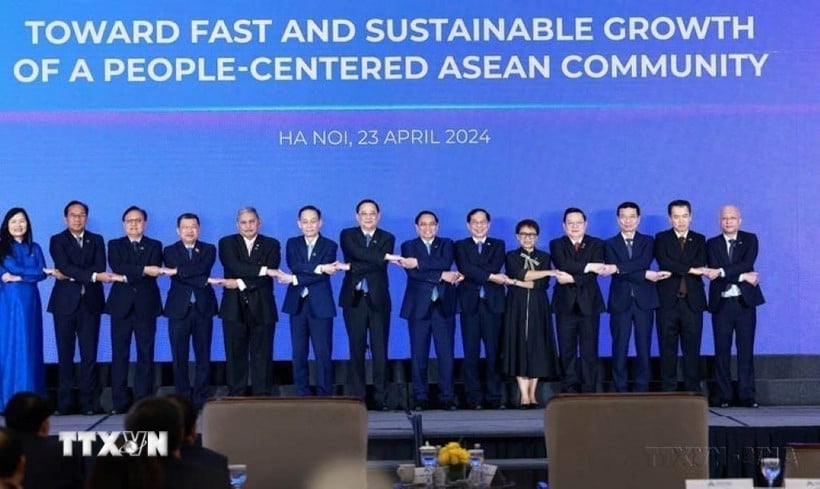 Trong một thế giới đang chuyển mình mạnh mẽ, Việt Nam, với tư duy mới và tâm thế mới, sẽ tiếp tục cùng các nước viết nên những câu chuyện thành công của ASEAN trong kỷ nguyên phát triển mới. Ảnh: TTXVN.