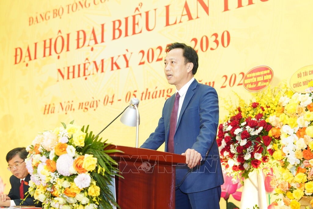Đồng chí Lại Xuân Lâm, Phó Bí thư Đảng ủy Chính phủ phát biểu chỉ đạo. Ảnh: TTXVN.