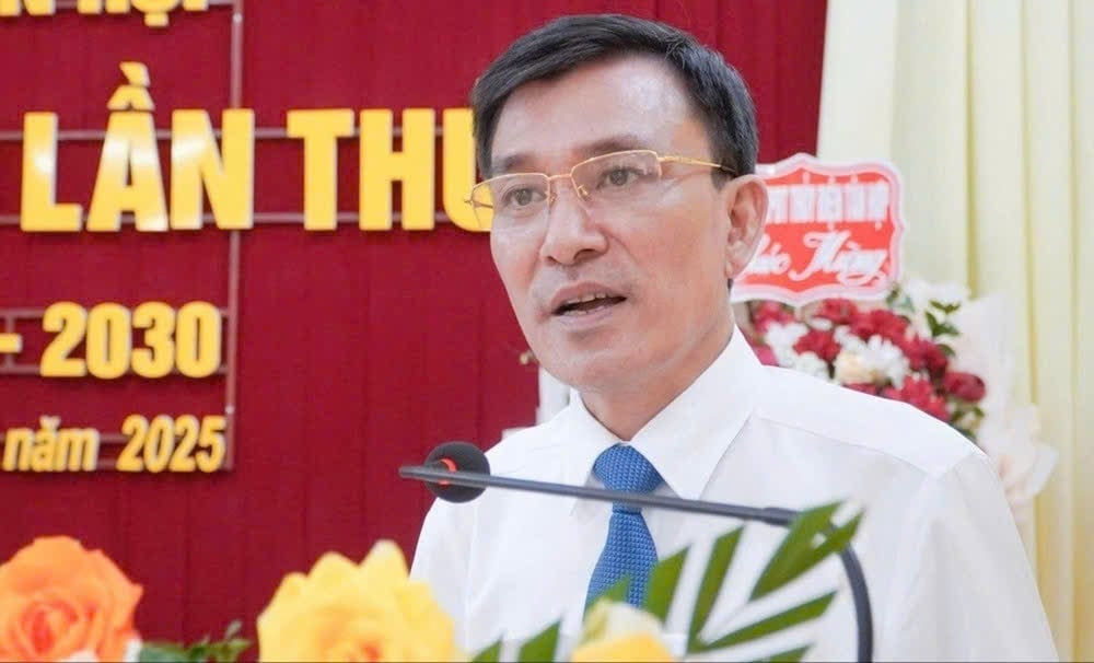 Đồng chí Khổng Giang Lam - Bí thư Đảng ủy xã Tân Hợp phát biểu khai mạc Đại hội. Ảnh: Thu Nhài.