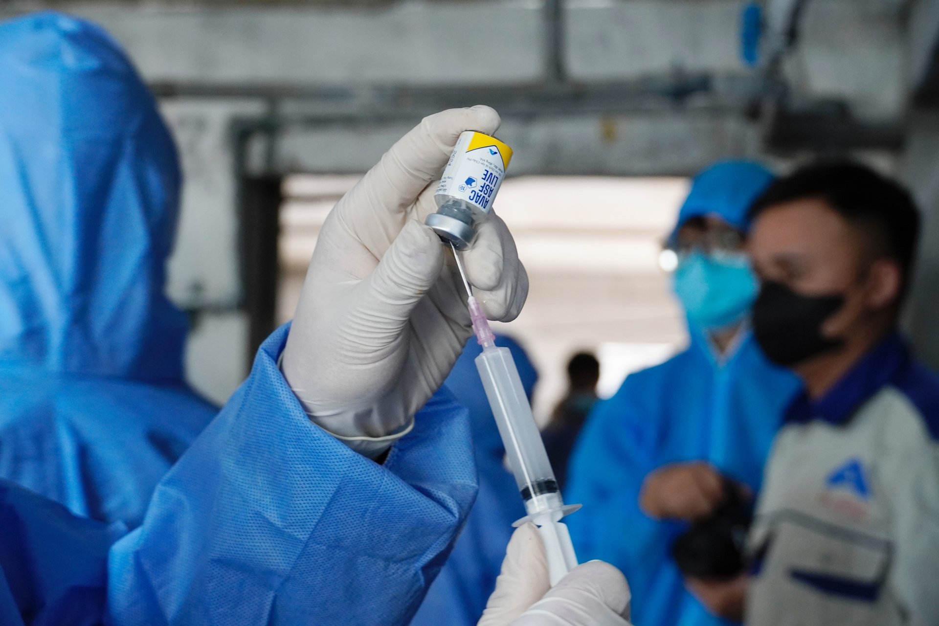 AVAC sẽ tiếp tục tích cực triển khai các dự án nghiên cứu nhằm phát triển những loại vaccine mới có khả năng bảo hộ hiệu quả trước các chủng tái tổ hợp vừa xuất hiện, cũng như những biến chủng có thể phát sinh trong tương lai. Ảnh: Hồng Thắm. AVAC sẽ tiếp tục tích cực triển khai các dự án nghiên cứu nhằm phát triển những loại vaccine mới có khả năng bảo hộ hiệu quả trước các chủng tái tổ hợp vừa xuất hiện, cũng như những biến chủng có thể phát sinh trong tương lai. Ảnh: Hồng Thắm.