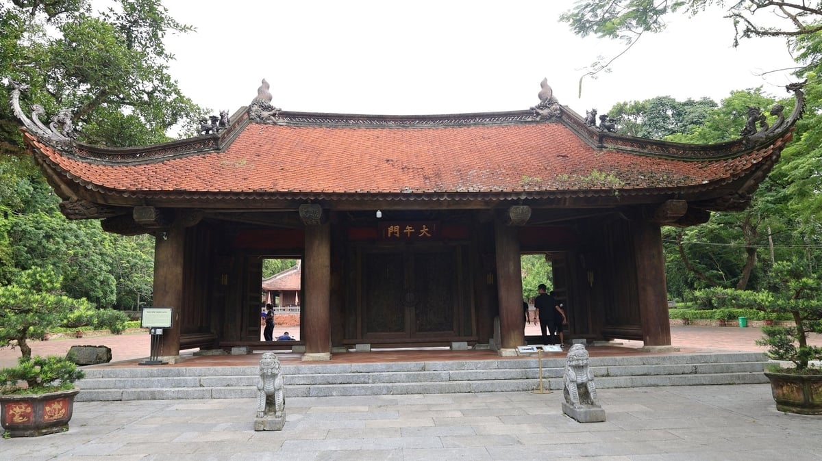 Ngọ Môn Lam Kinh - cổng đón tiếp trước khi vào sân Chầu. Ảnh: Thanh Tâm Ngọ Môn Lam Kinh - cổng đón tiếp trước khi vào sân Chầu. Ảnh: Thanh Tâm