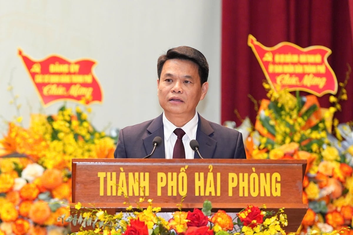 Ông Lê Ngọc Châu - Bí thư Đảng ủy UBND thành phố, Chủ tịch UBND thành phố Hải Phòng kêu gọi toàn thể cán bộ, đảng viên, công chức, viên chức, người lao động trong toàn Đảng bộ tiếp tục kế thừa và phát huy truyền thống của 'Xứ Đông văn hiến, Đất Cảng anh hùng'. Ảnh: Đàm Thanh. Ông Lê Ngọc Châu - Bí thư Đảng ủy UBND thành phố, Chủ tịch UBND thành phố Hải Phòng kêu gọi toàn thể cán bộ, đảng viên, công chức, viên chức, người lao động trong toàn Đảng bộ tiếp tục kế thừa và phát huy truyền thống của 'Xứ Đông văn hiến, Đất Cảng anh hùng'. Ảnh: Đàm Thanh.