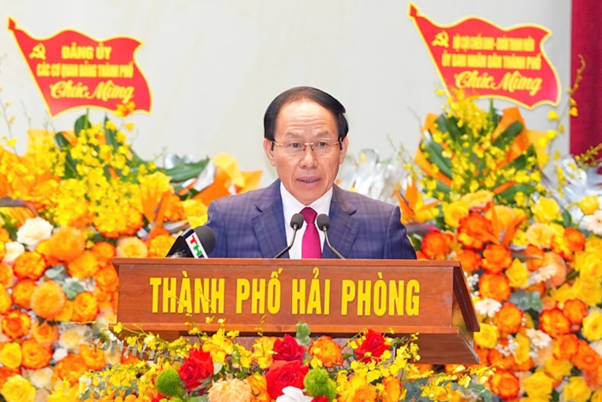 Ông Lê Tiến Châu - Bí thư Thành ủy Hải Phòng cho biết, bước vào giai đoạn 2025 - 2030, thành phố đang đứng trước thời khắc vàng, một cơ hội lịch sử hội tụ đầy đủ thời cơ, điều kiện và nguồn lực để bứt phá, vươn mình mà nhiều thế hệ lãnh đạo, nhân dân Hải Phòng đang kỳ vọng. Ảnh: Đàm Thanh. Ông Lê Tiến Châu - Bí thư Thành ủy Hải Phòng cho biết, bước vào giai đoạn 2025 - 2030, thành phố đang đứng trước thời khắc vàng, một cơ hội lịch sử hội tụ đầy đủ thời cơ, điều kiện và nguồn lực để bứt phá, vươn mình mà nhiều thế hệ lãnh đạo, nhân dân Hải Phòng đang kỳ vọng. Ảnh: Đàm Thanh.