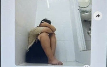 Hình ảnh nam thiếu niên bị bắt cóc được các đối tượng gửi cho gia đình nạn nhân. Ảnh: GĐCC. Hình ảnh nam thiếu niên bị bắt cóc được các đối tượng gửi cho gia đình nạn nhân. Ảnh: GĐCC.